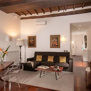 https://alexander-apartment-condotti.it-romehotels.com